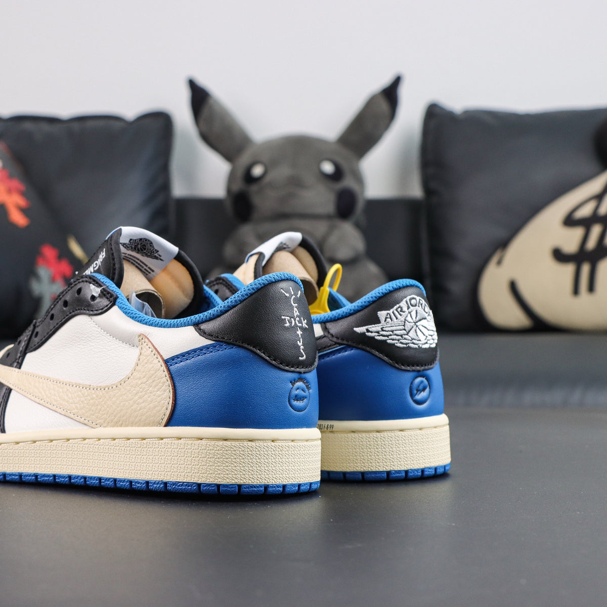 Jordan 1 Retro Low OG SP Fragment x Travis Scott