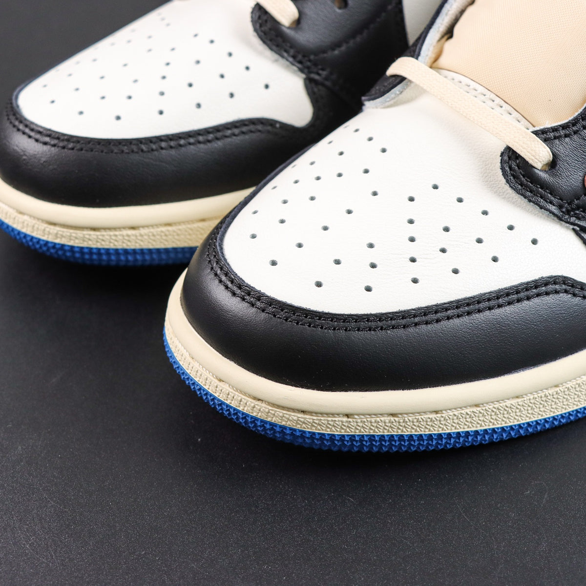 Jordan 1 Retro Low OG SP Fragment x Travis Scott
