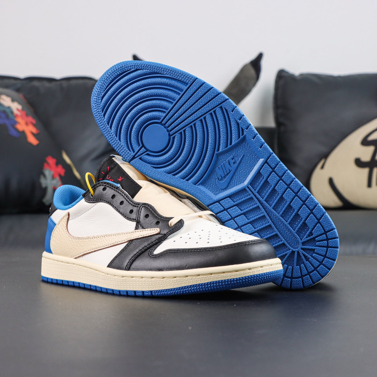 Jordan 1 Retro Low OG SP Fragment x Travis Scott