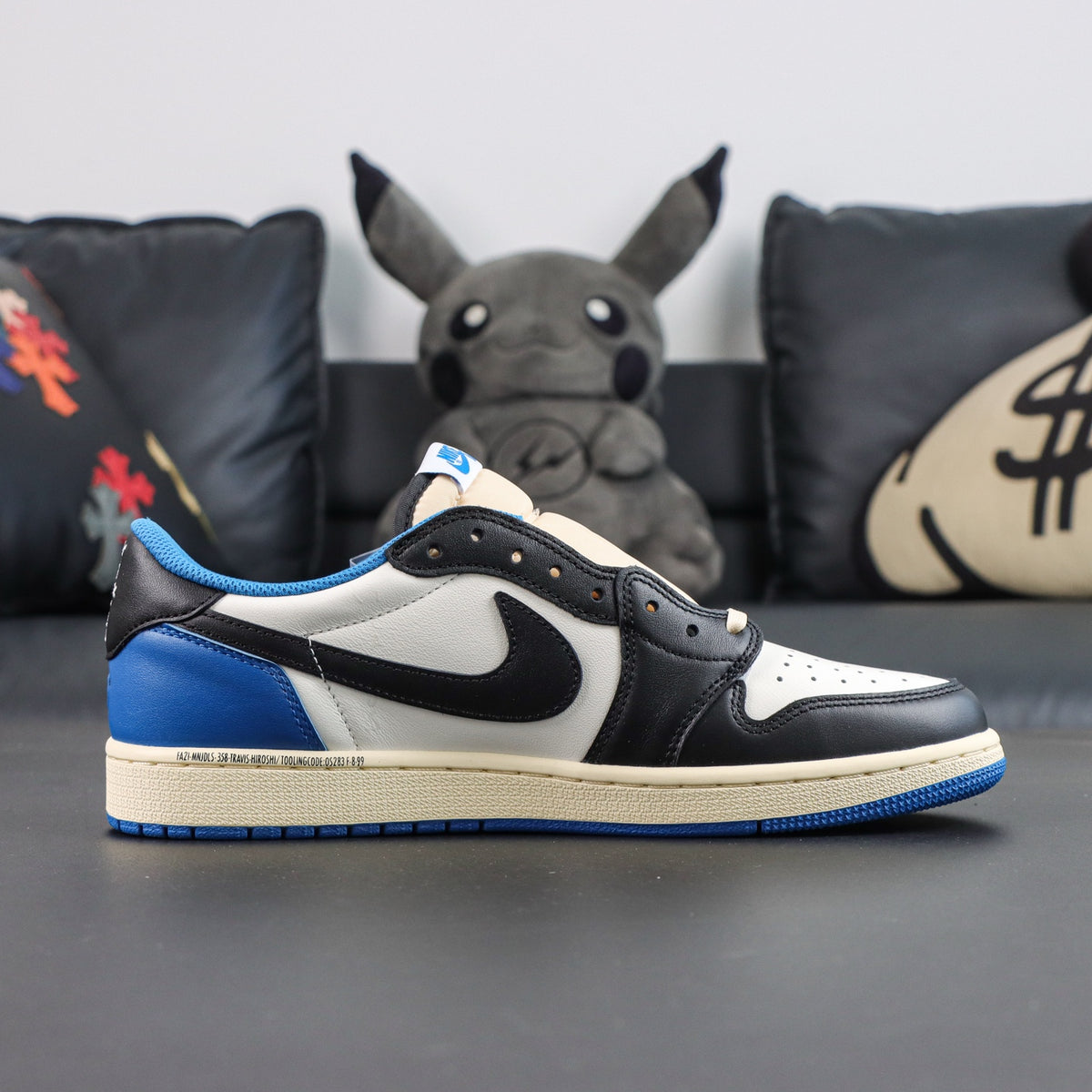 Jordan 1 Retro Low OG SP Fragment x Travis Scott